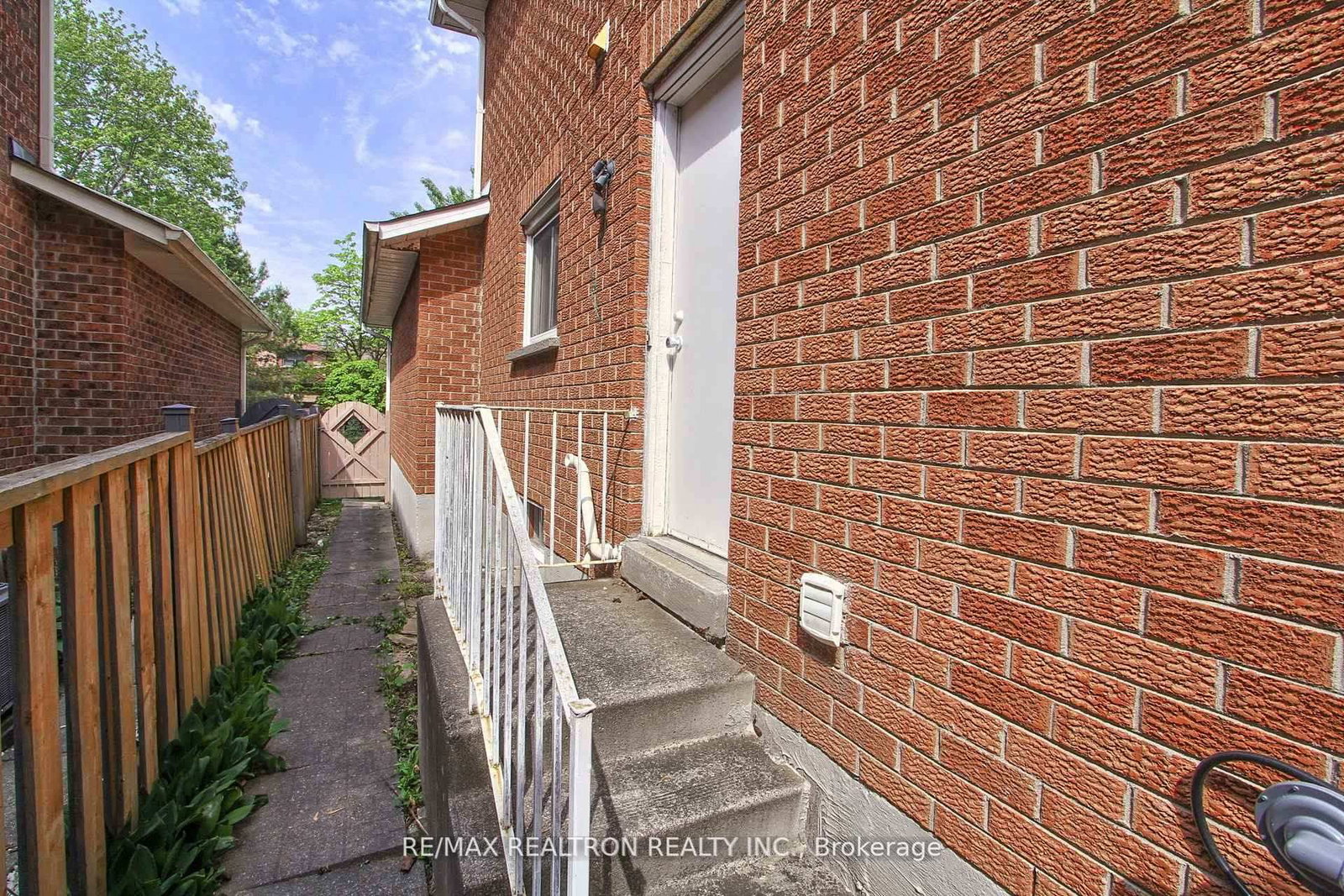 Detached House for sale at 19 Crystal Drive, Richmond Hill, Ontario, L4C 7Z4 - Mill Pond - MLS: N12786294