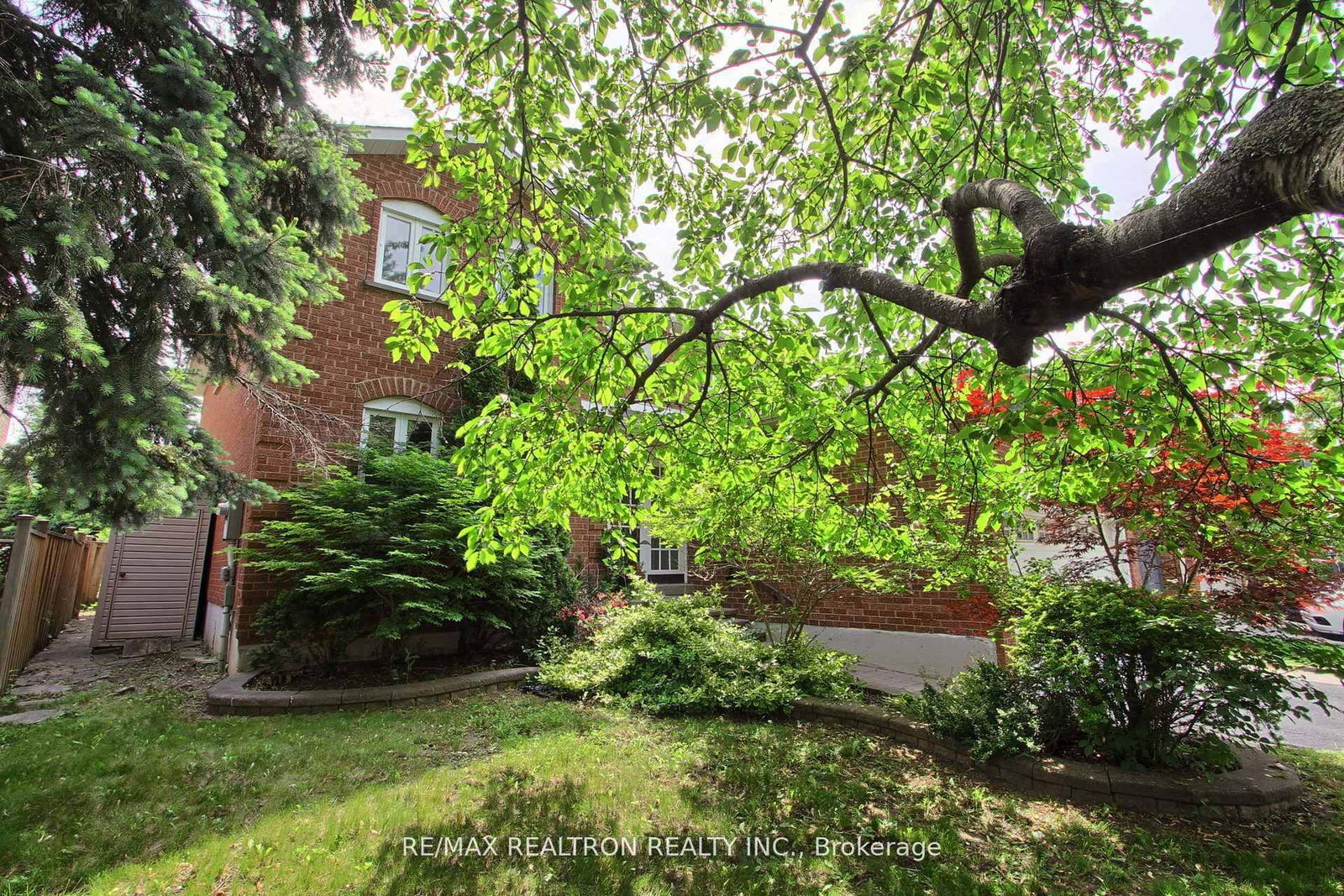 Detached House for sale at 19 Crystal Drive, Richmond Hill, Ontario, L4C 7Z4 - Mill Pond - MLS: N12786294