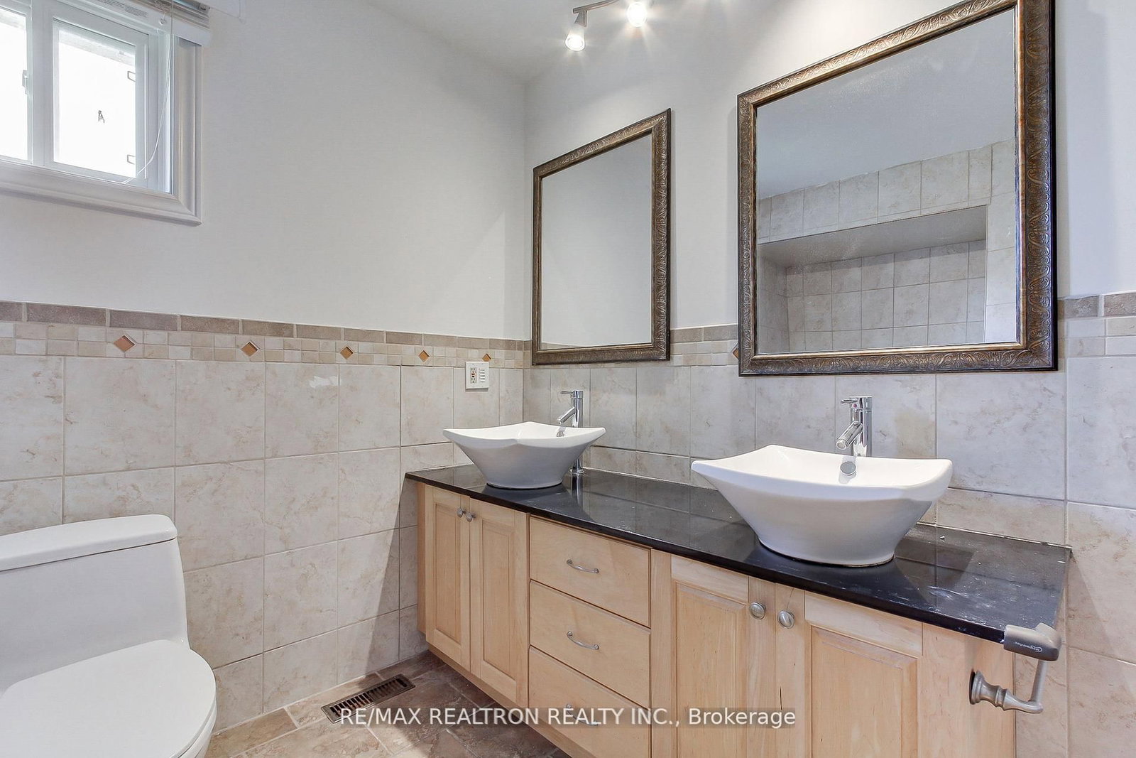 Detached House for sale at 19 Crystal Drive, Richmond Hill, Ontario, L4C 7Z4 - Mill Pond - MLS: N12786294