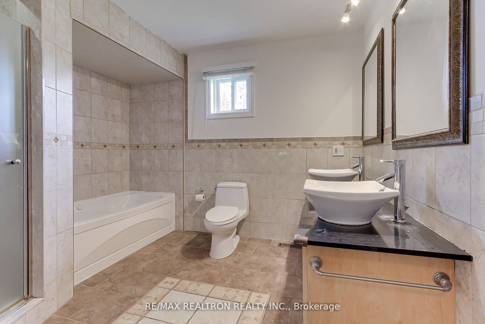 Detached House for sale at 19 Crystal Drive, Richmond Hill, Ontario, L4C 7Z4 - Mill Pond - MLS: N12786294