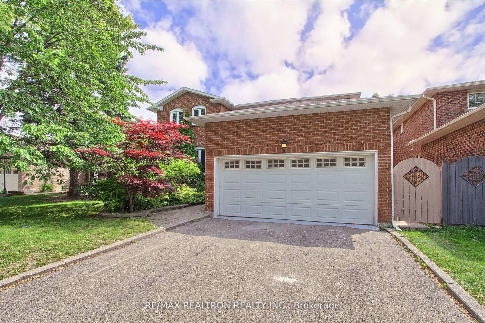 Detached House for sale at 19 Crystal Drive, Richmond Hill, Ontario, L4C 7Z4 - Mill Pond - MLS: N12786294
