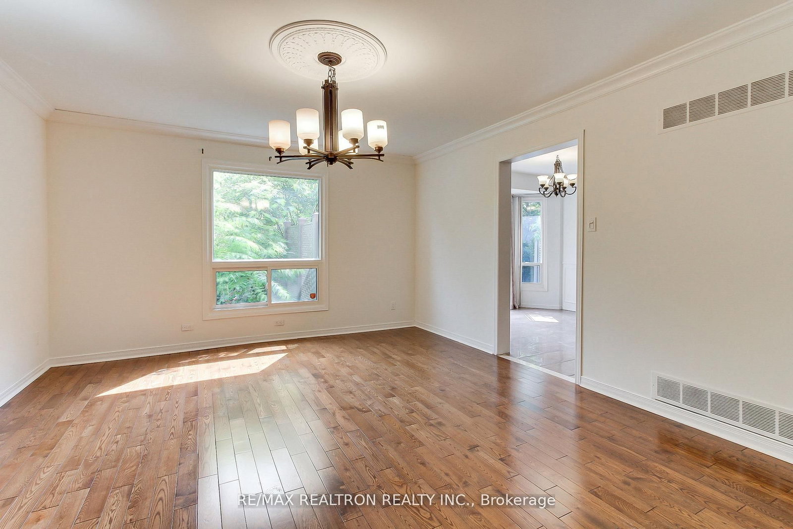 Detached House for sale at 19 Crystal Drive, Richmond Hill, Ontario, L4C 7Z4 - Mill Pond - MLS: N12786294