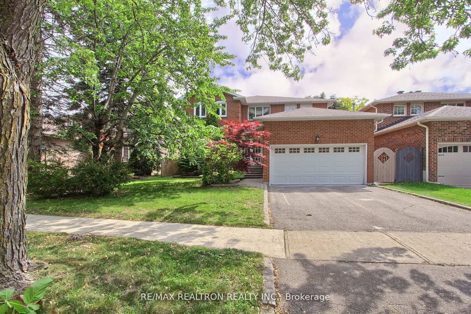 Detached House for sale at 19 Crystal Drive, Richmond Hill, Ontario, L4C 7Z4 - Mill Pond - MLS: N12786294