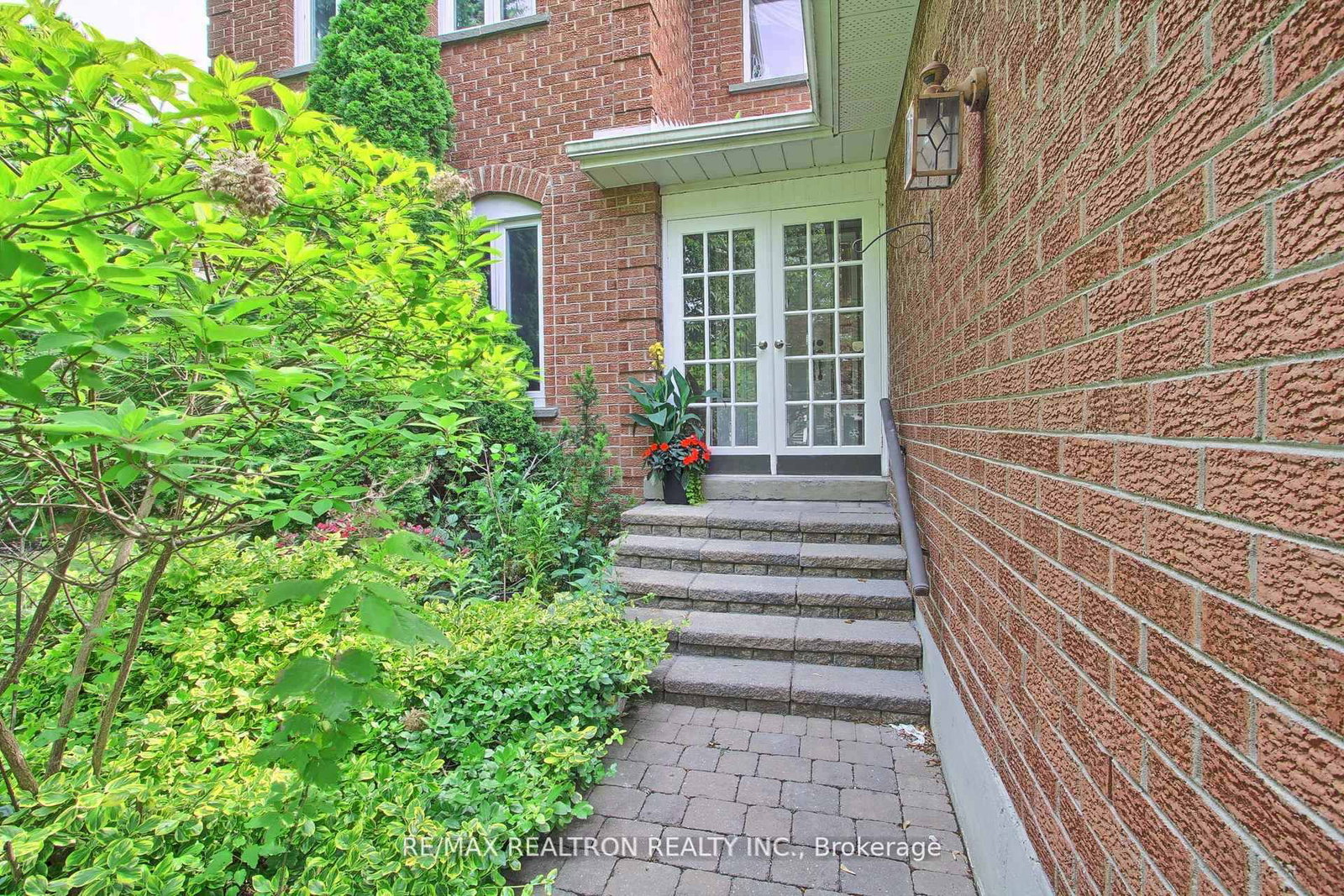 Detached House for sale at 19 Crystal Drive, Richmond Hill, Ontario, L4C 7Z4 - Mill Pond - MLS: N12786294