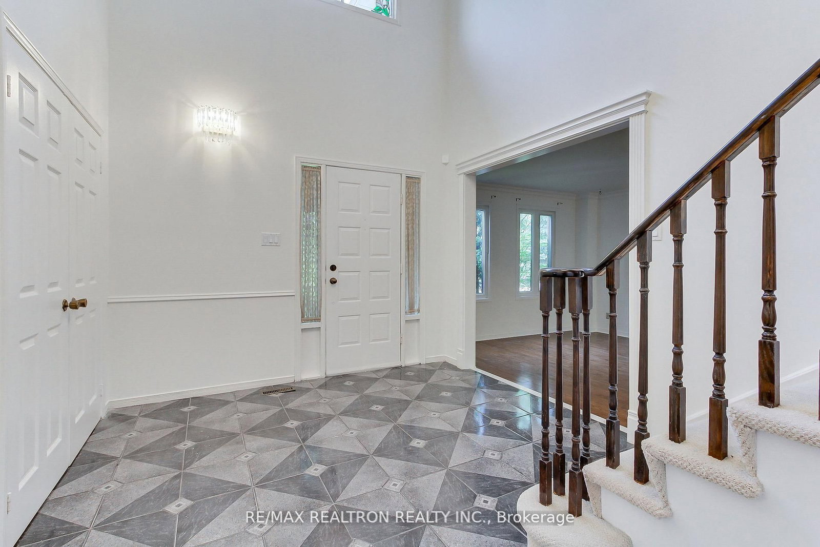 Detached House for sale at 19 Crystal Drive, Richmond Hill, Ontario, L4C 7Z4 - Mill Pond - MLS: N12786294