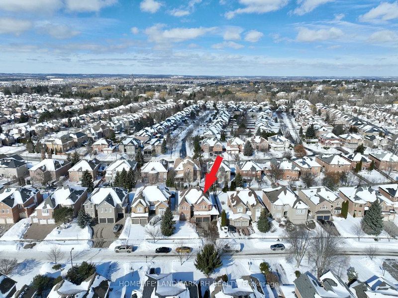 129 Golden Tulip Cres, Markham, L6C 1W5 | Image 2