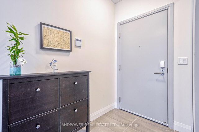 711 - 396 Highway 7 Road E