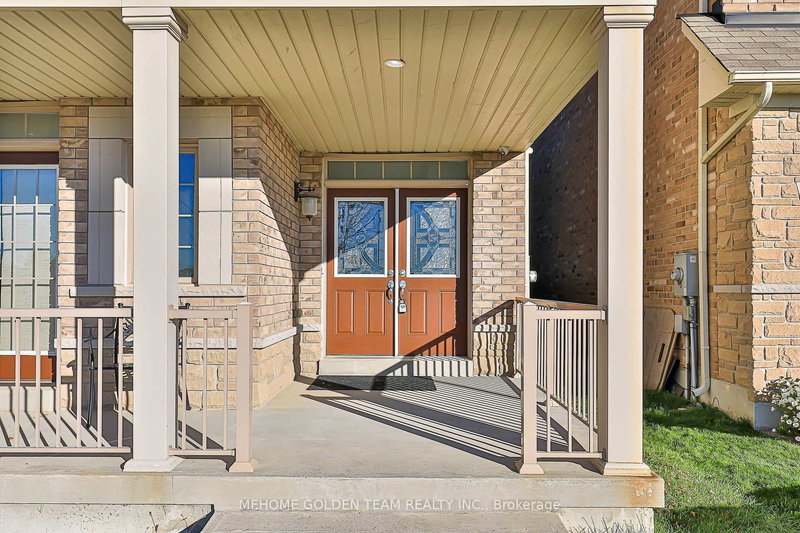 939 Memorial Circ, Newmarket, L3X 0B5 | Image 3