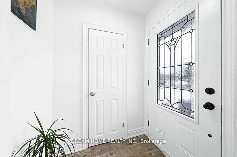 Main, - 302 Crosby Ave, Richmond Hill, L4C 2R6 | Image 2