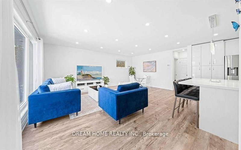 Main, - 302 Crosby Ave, Richmond Hill, L4C 2R6 | Image 3