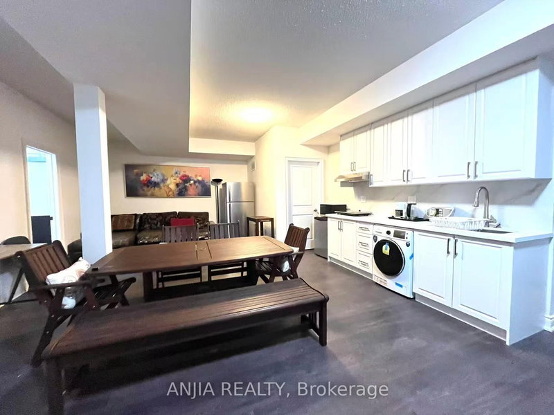 199 CANYON HILL AVE Ave, Richmond Hill, L4C 0R4 | Image 2