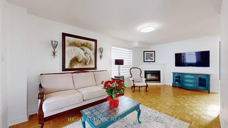 55 Hollybush Dr, Vaughan, L6A 2H5 | Image 2