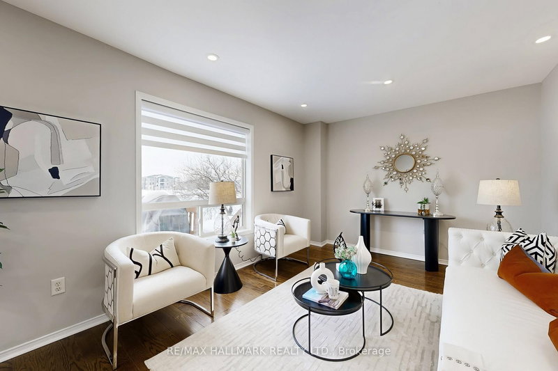 129 Knapton Dr, Newmarket, L3X 3B4 | Image 3