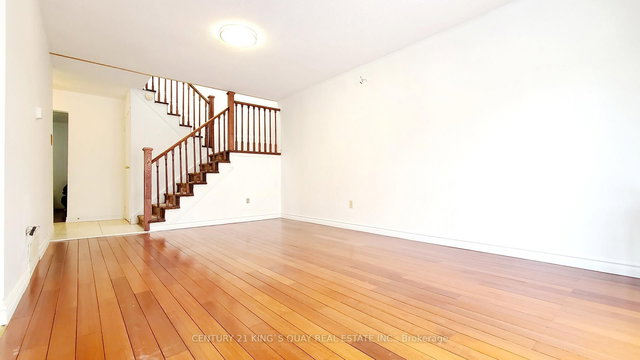 6 Cottsmore Crescent