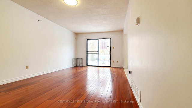 6 Cottsmore Crescent