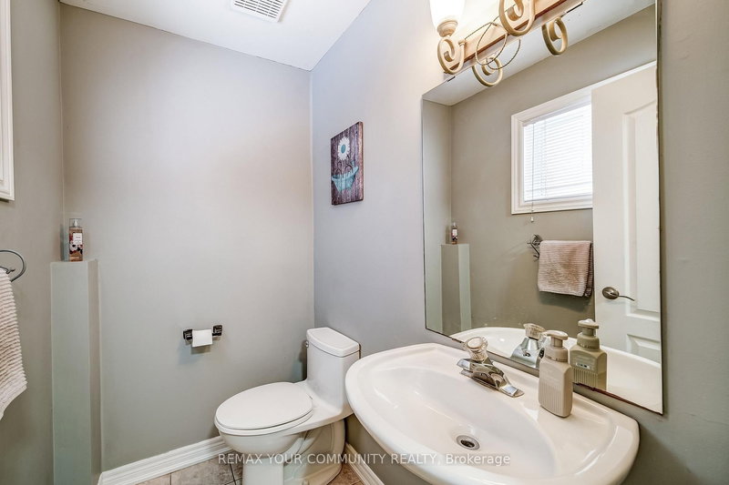 93 Amberview Dr, Georgina, L4P 3Y4 | Image 3