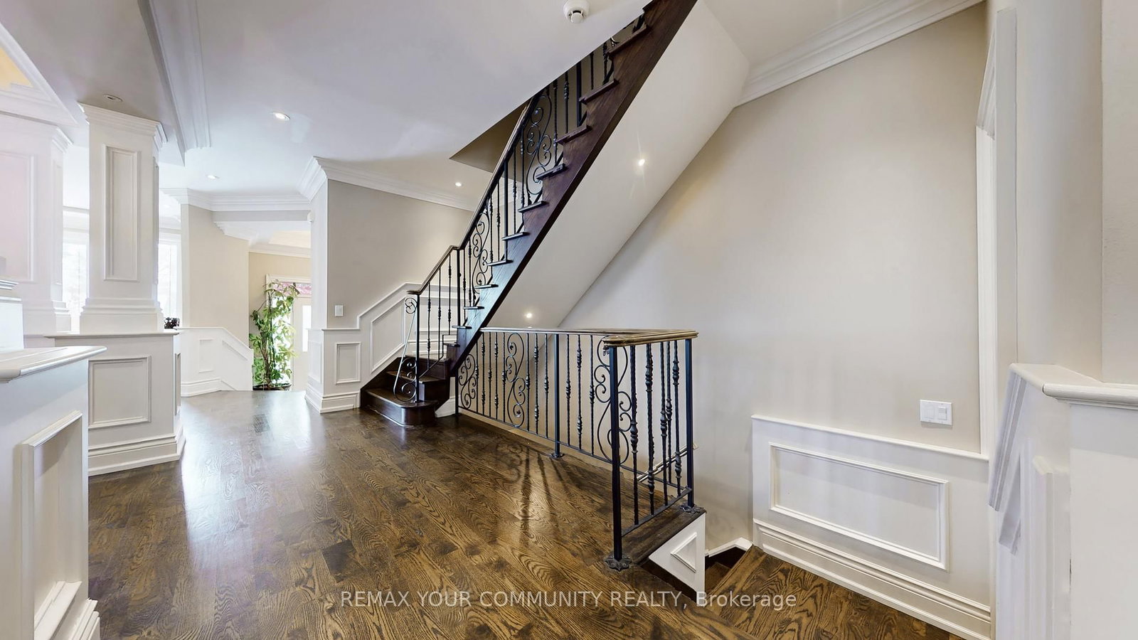 Detached House for sale at 83 Hunt Avenue, Richmond Hill, Ontario, L4C 4H1 - Mill Pond - MLS: N12798530