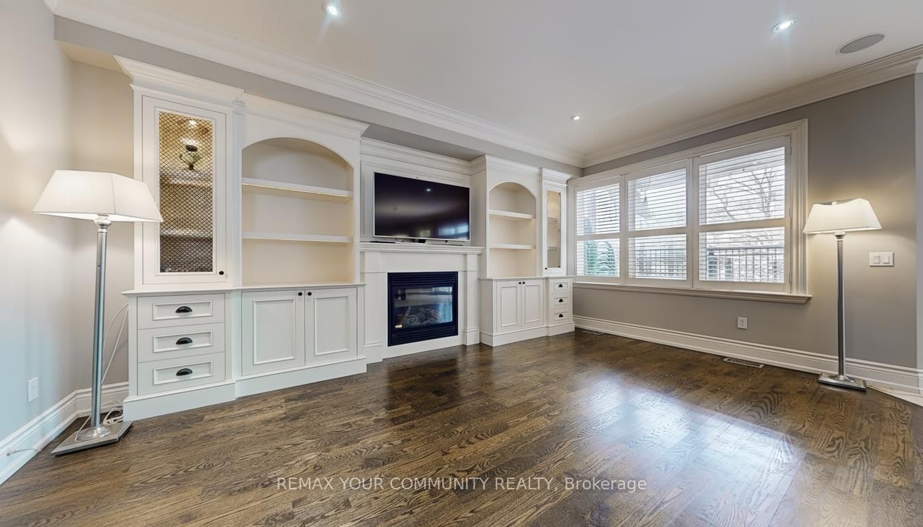 Detached House for sale at 83 Hunt Avenue, Richmond Hill, Ontario, L4C 4H1 - Mill Pond - MLS: N12798530