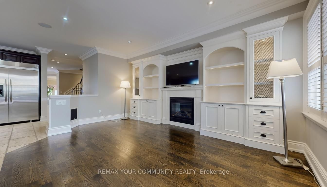 Detached House for sale at 83 Hunt Avenue, Richmond Hill, Ontario, L4C 4H1 - Mill Pond - MLS: N12798530