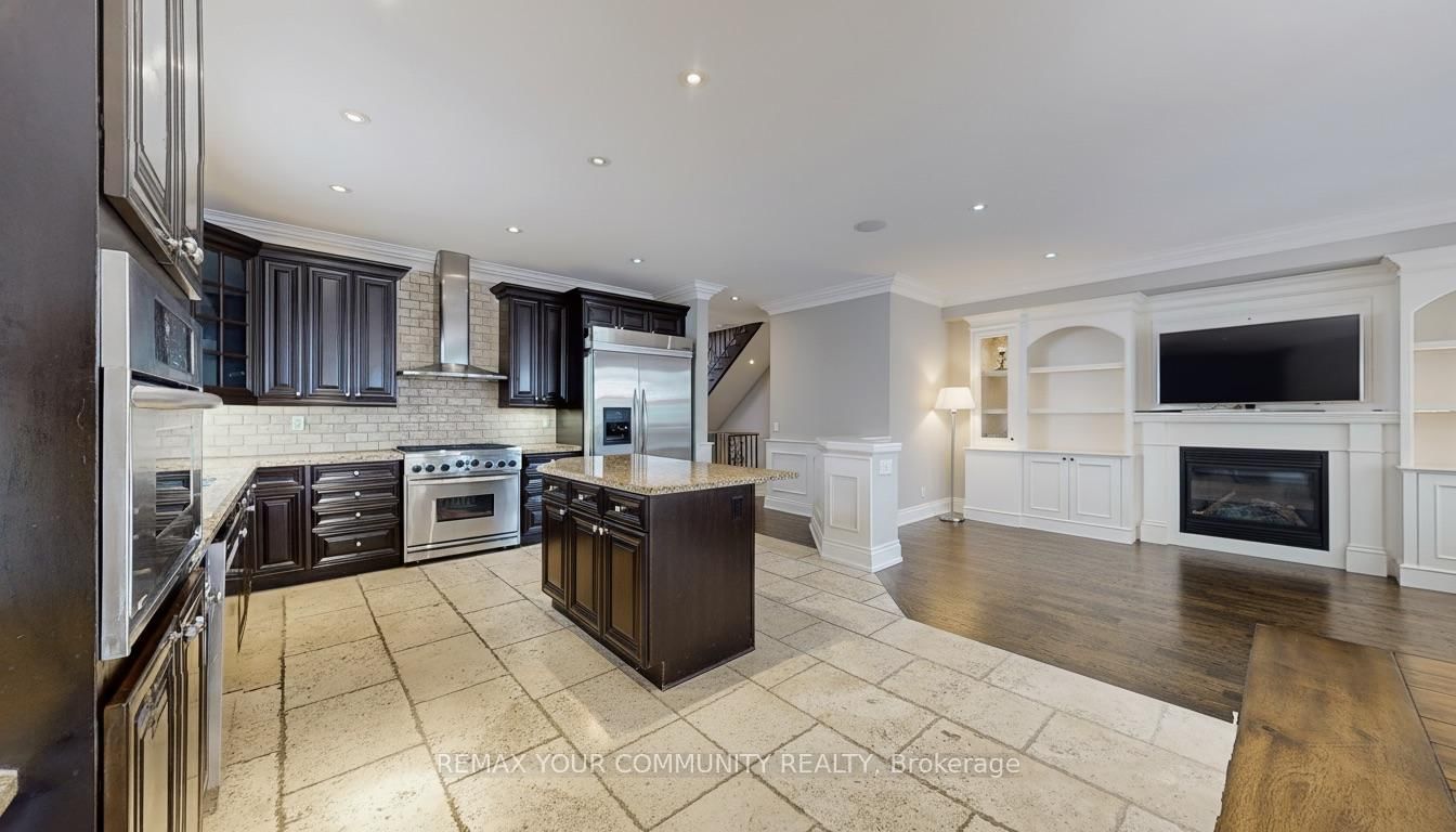 Detached House for sale at 83 Hunt Avenue, Richmond Hill, Ontario, L4C 4H1 - Mill Pond - MLS: N12798530