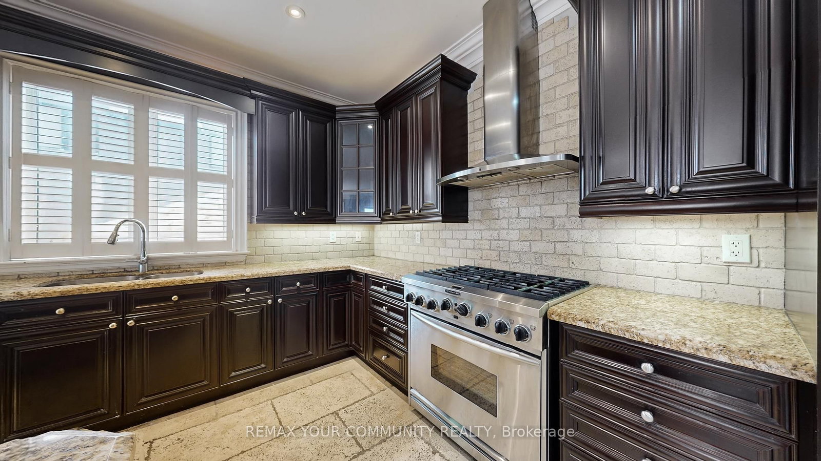 Detached House for sale at 83 Hunt Avenue, Richmond Hill, Ontario, L4C 4H1 - Mill Pond - MLS: N12798530