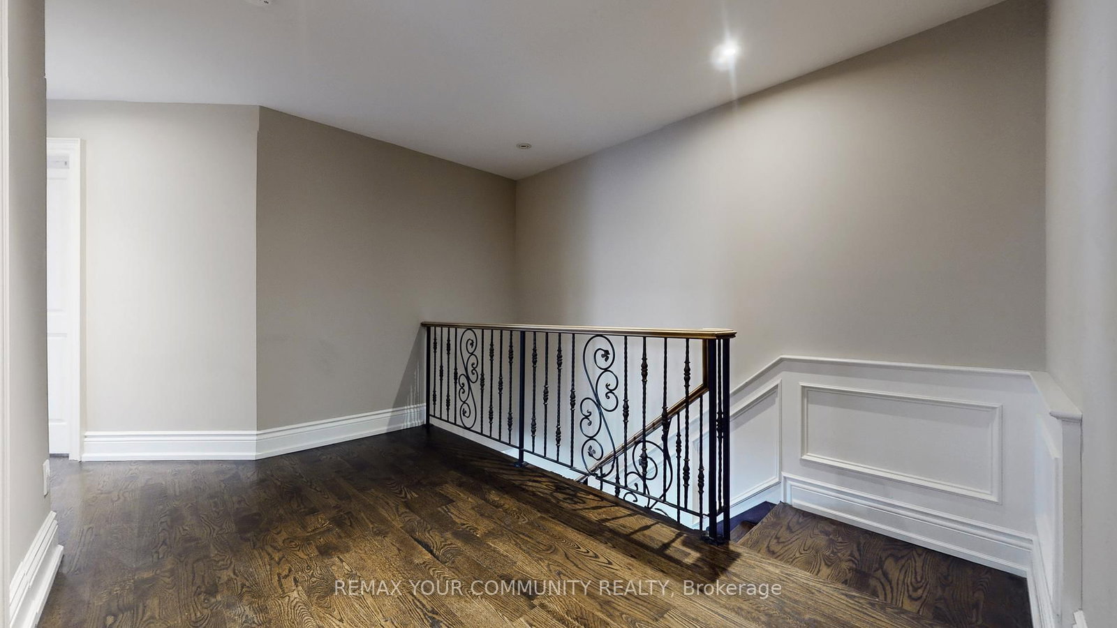 Detached House for sale at 83 Hunt Avenue, Richmond Hill, Ontario, L4C 4H1 - Mill Pond - MLS: N12798530