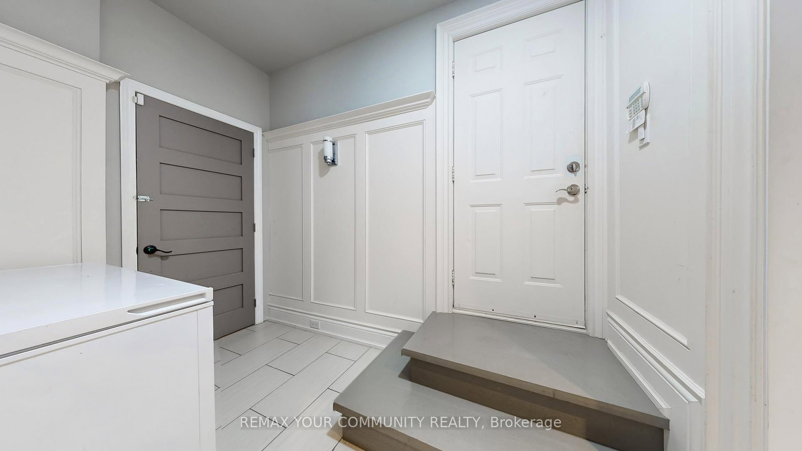 Detached House for sale at 83 Hunt Avenue, Richmond Hill, Ontario, L4C 4H1 - Mill Pond - MLS: N12798530