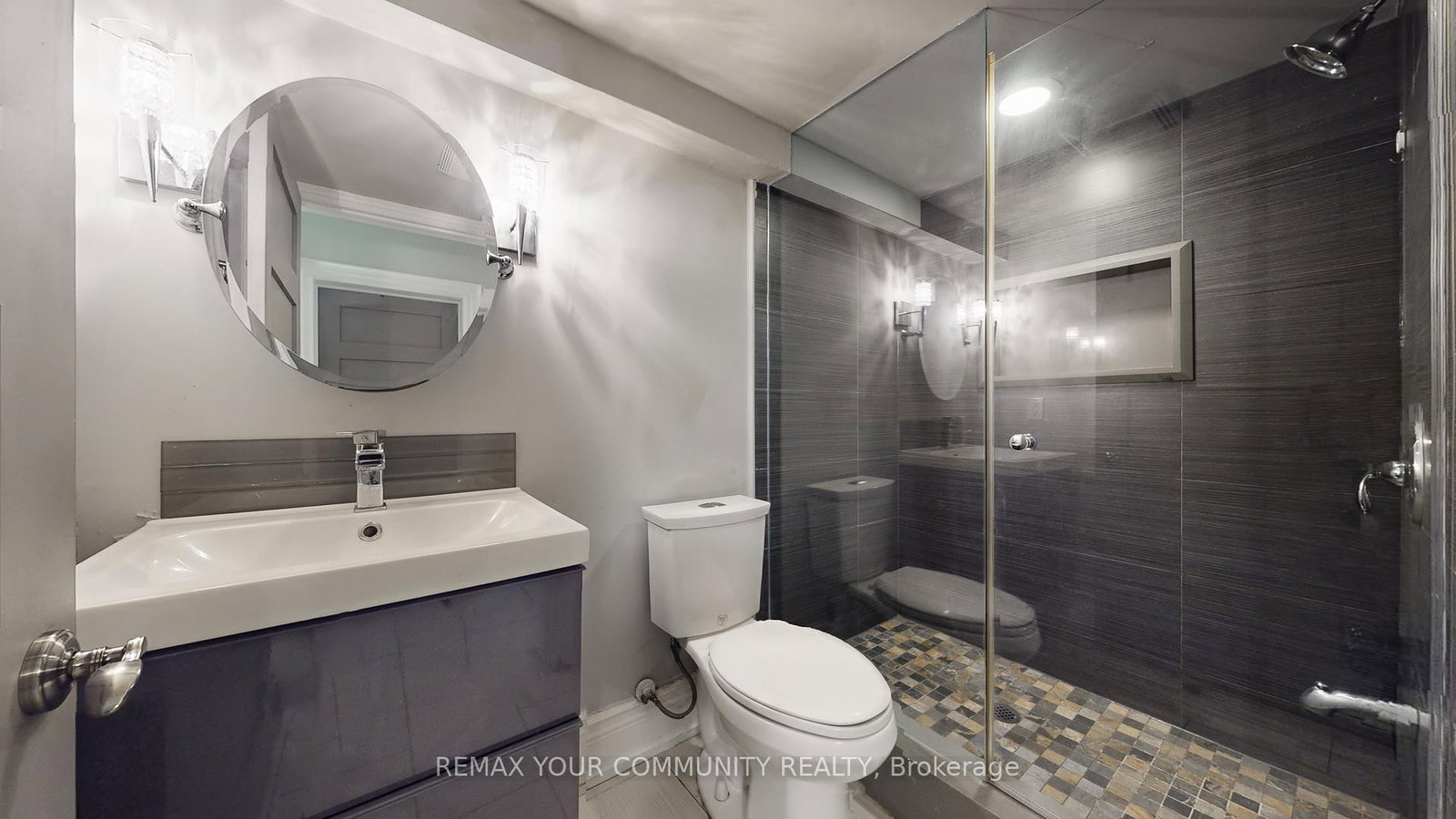 Detached House for sale at 83 Hunt Avenue, Richmond Hill, Ontario, L4C 4H1 - Mill Pond - MLS: N12798530