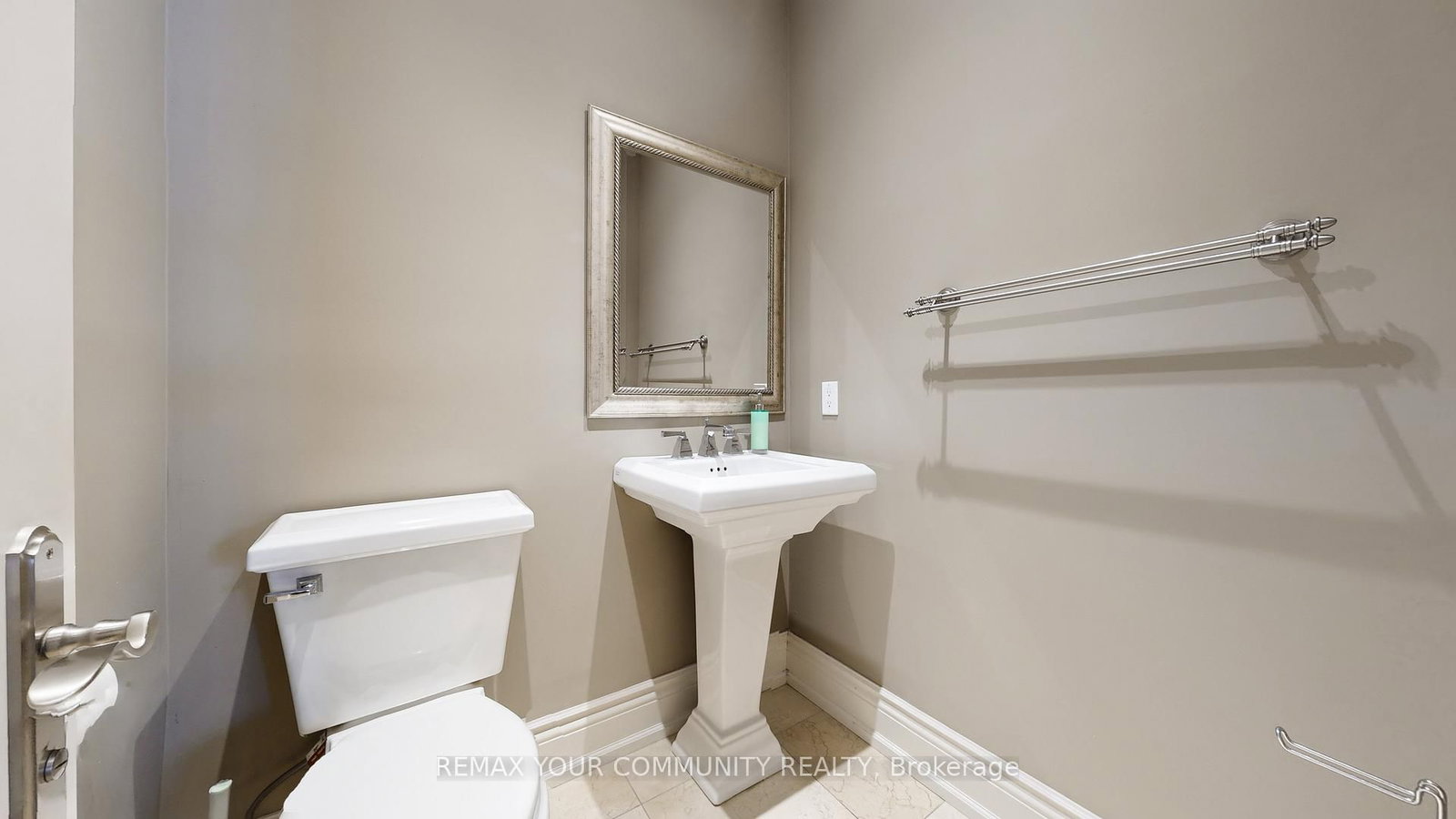 Detached House for sale at 83 Hunt Avenue, Richmond Hill, Ontario, L4C 4H1 - Mill Pond - MLS: N12798530