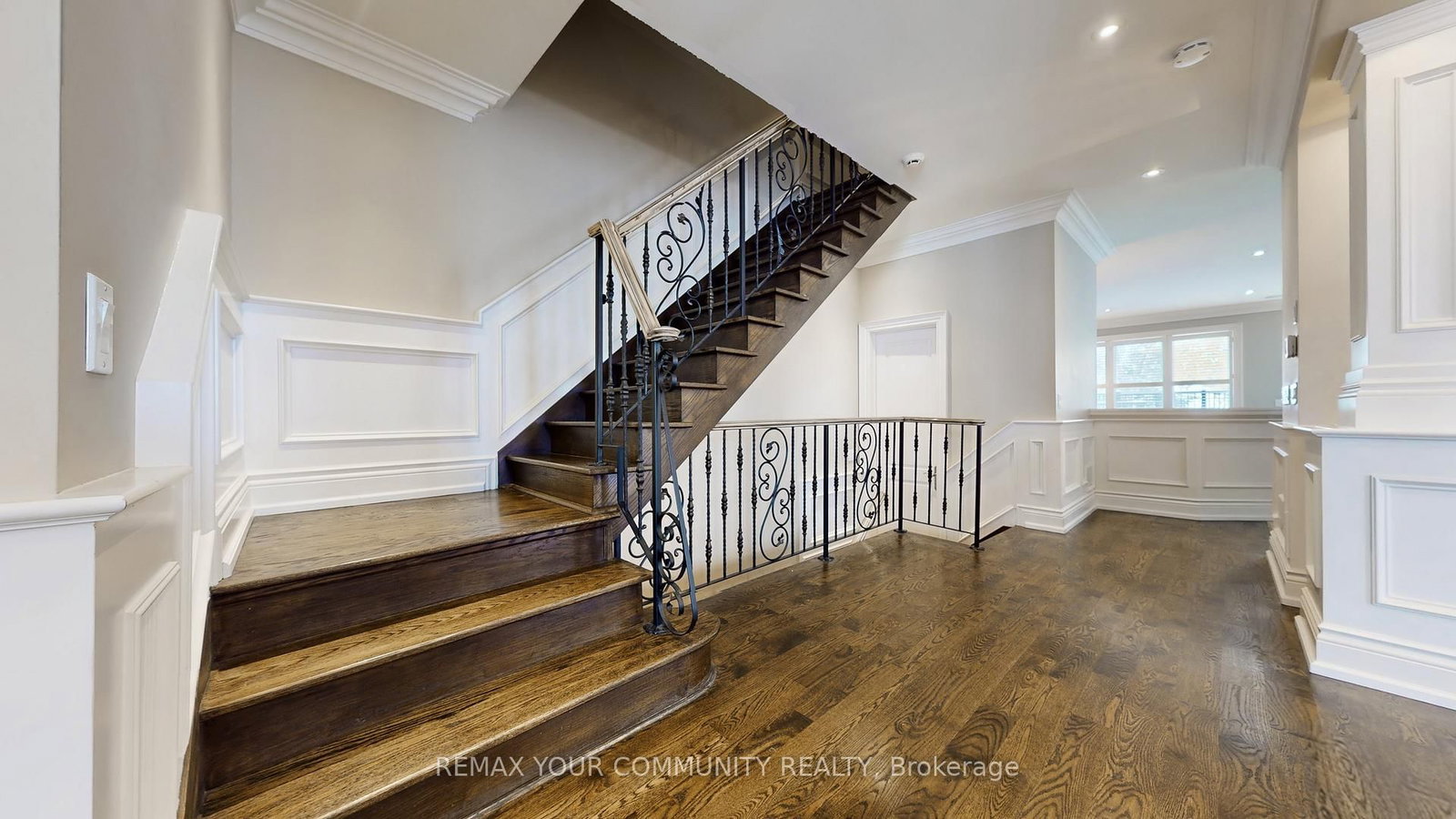 Detached House for sale at 83 Hunt Avenue, Richmond Hill, Ontario, L4C 4H1 - Mill Pond - MLS: N12798530