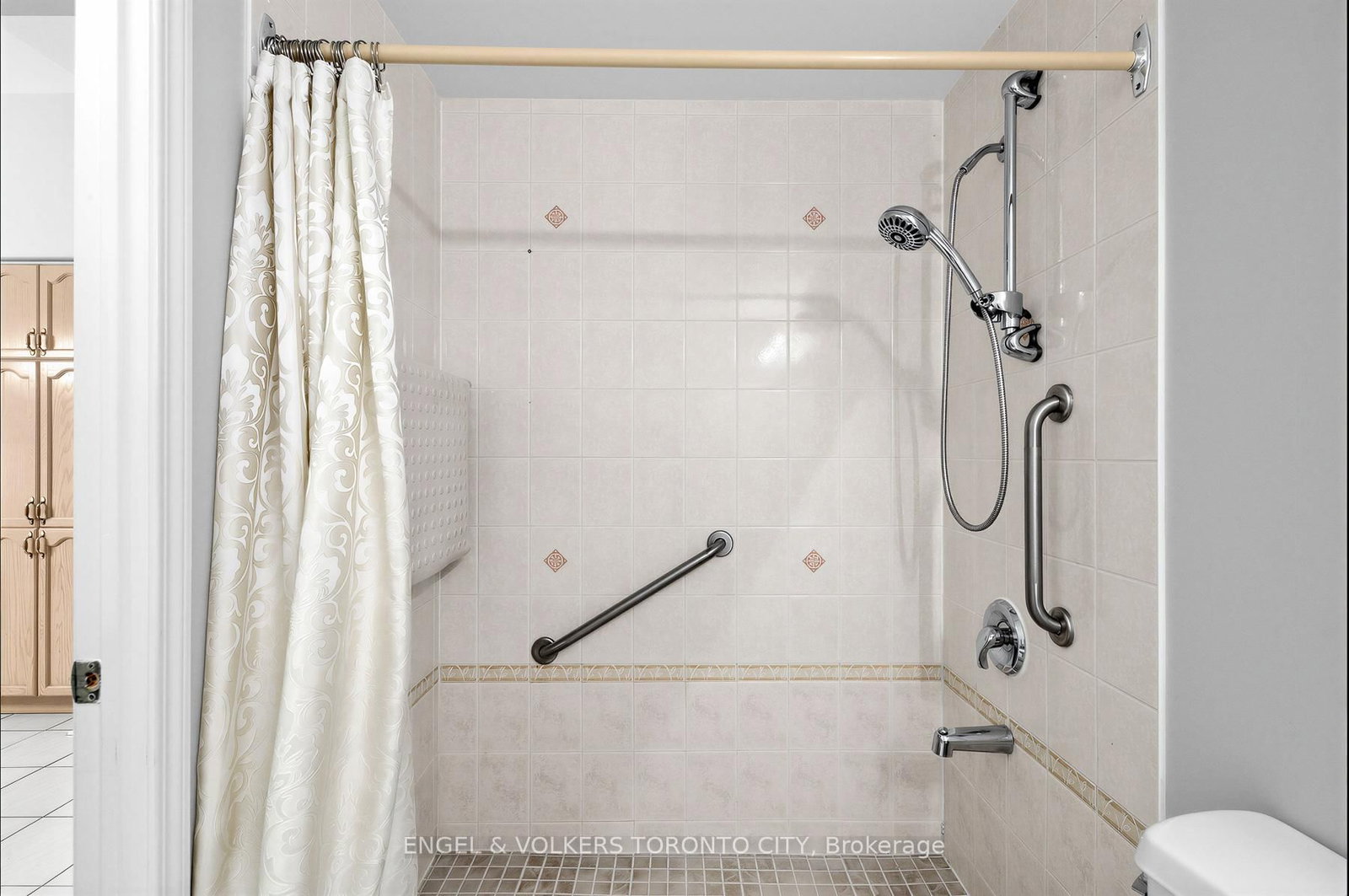 Condo for sale at 105-2506 Rutherford Road, Vaughan, Ontario, L4K 5N4 - Maple - MLS: N12798626