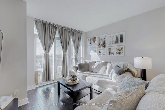 962 - 23 Cox Boulevard