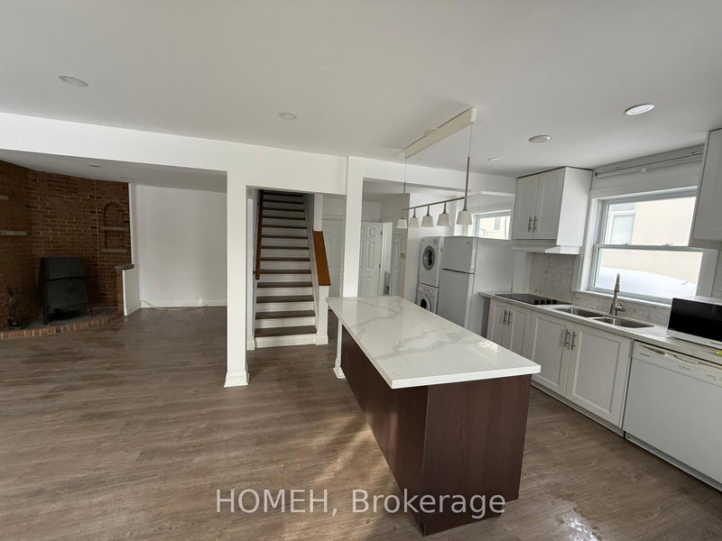 249 Richmond St, Richmond Hill, L4C 3Y9 | Image 3