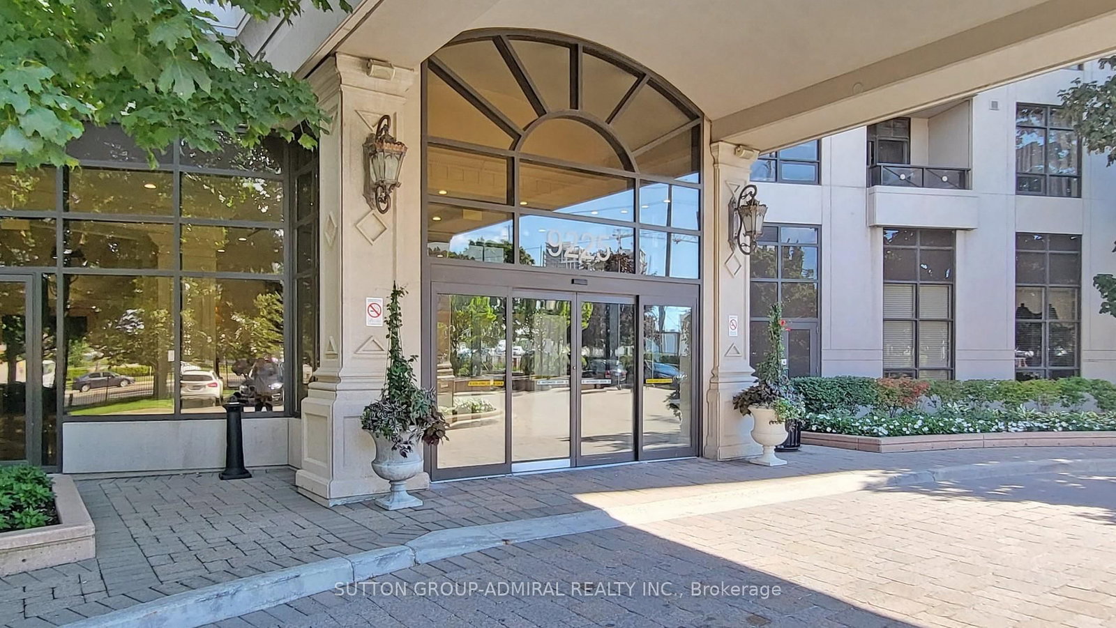 9225 Jane Street, Unit 607 - Photo 4