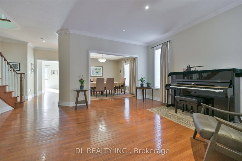 9 O'hara Cres, Richmond Hill, L4E 4E1 | Image 3