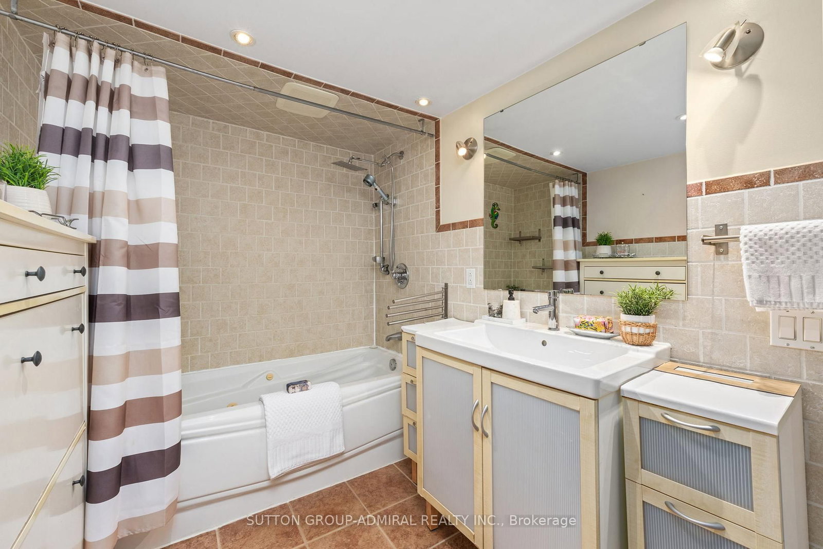 Detached House for sale at 110 Wood Lane, Richmond Hill, Ontario, L4C 4W1 - Mill Pond - MLS: N12801198