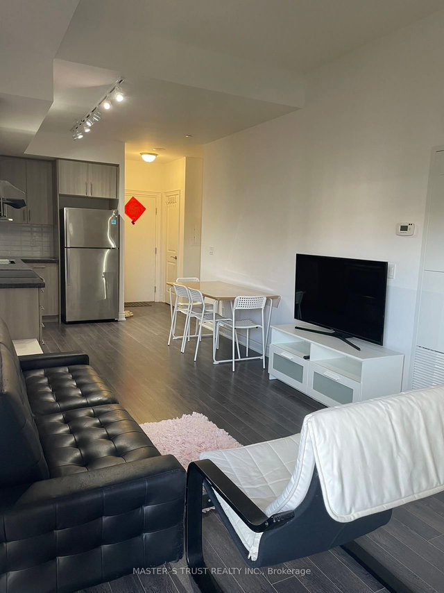 B901 - 99 South Town Centre Boulevard