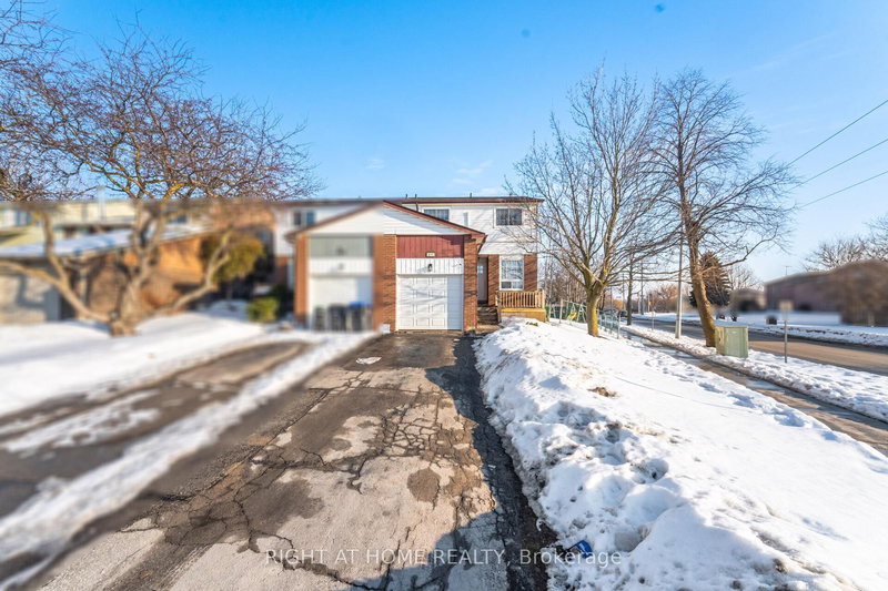 405 Maplegrove Ave, Bradford West Gwillimbury, L3Z 1V8 | Image 2