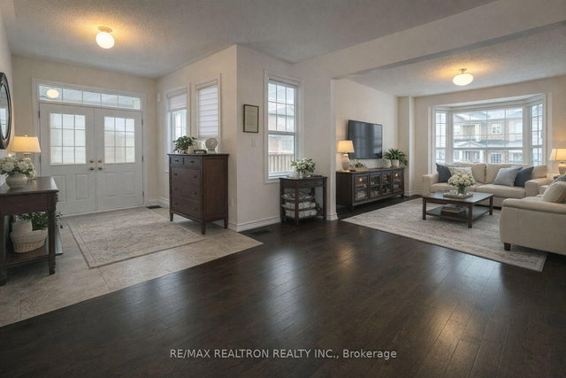 285 West Lawn Crescent