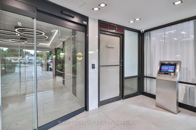 802 - 30 Harding Boulevard W