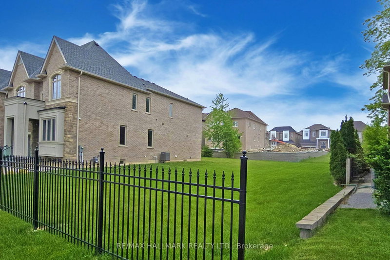 51A Puccini Dr, Richmond Hill, L4E 2Y6 | Image 2