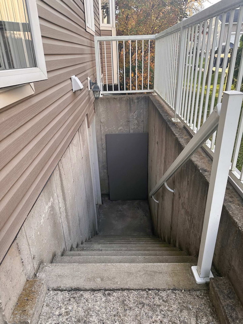 BSMT - 1031 Lake Dr N, Georgina, L4P 3E9 | Image 3