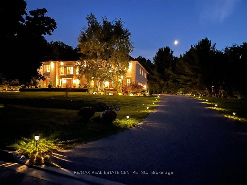 65 Kingswood Dr, King, L7B 1K8 | Image 3