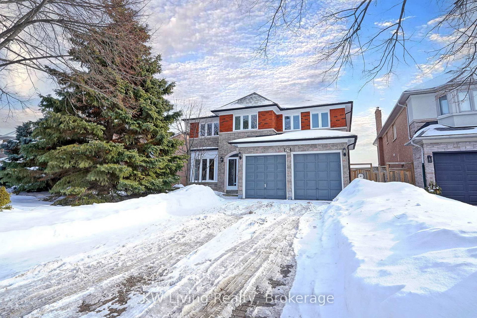 Detached House for sale at 29 Mayfair Court, Richmond Hill, Ontario, L4B 3X7 - Bayview Hill - MLS: N12807618