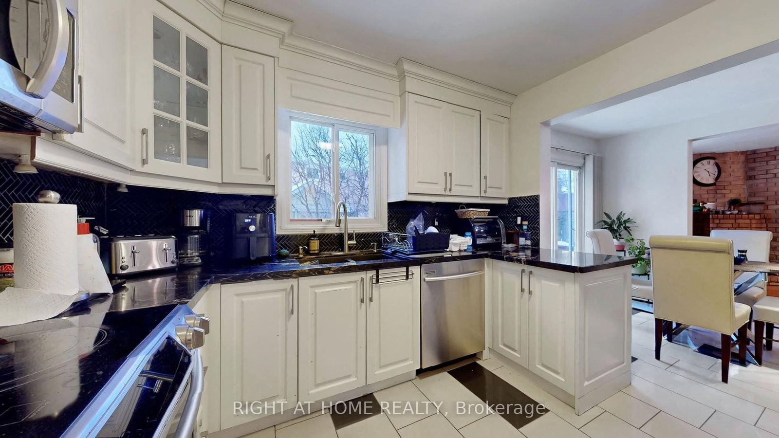 Detached House for sale at 86 Weldrick Road, Richmond Hill, Ontario, L4C 8T7 - Harding - MLS: N12808066