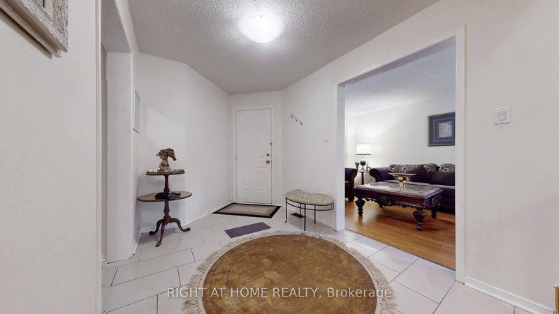 86 Weldrick Rd E, Richmond Hill, L4C 8T7 | Image 3