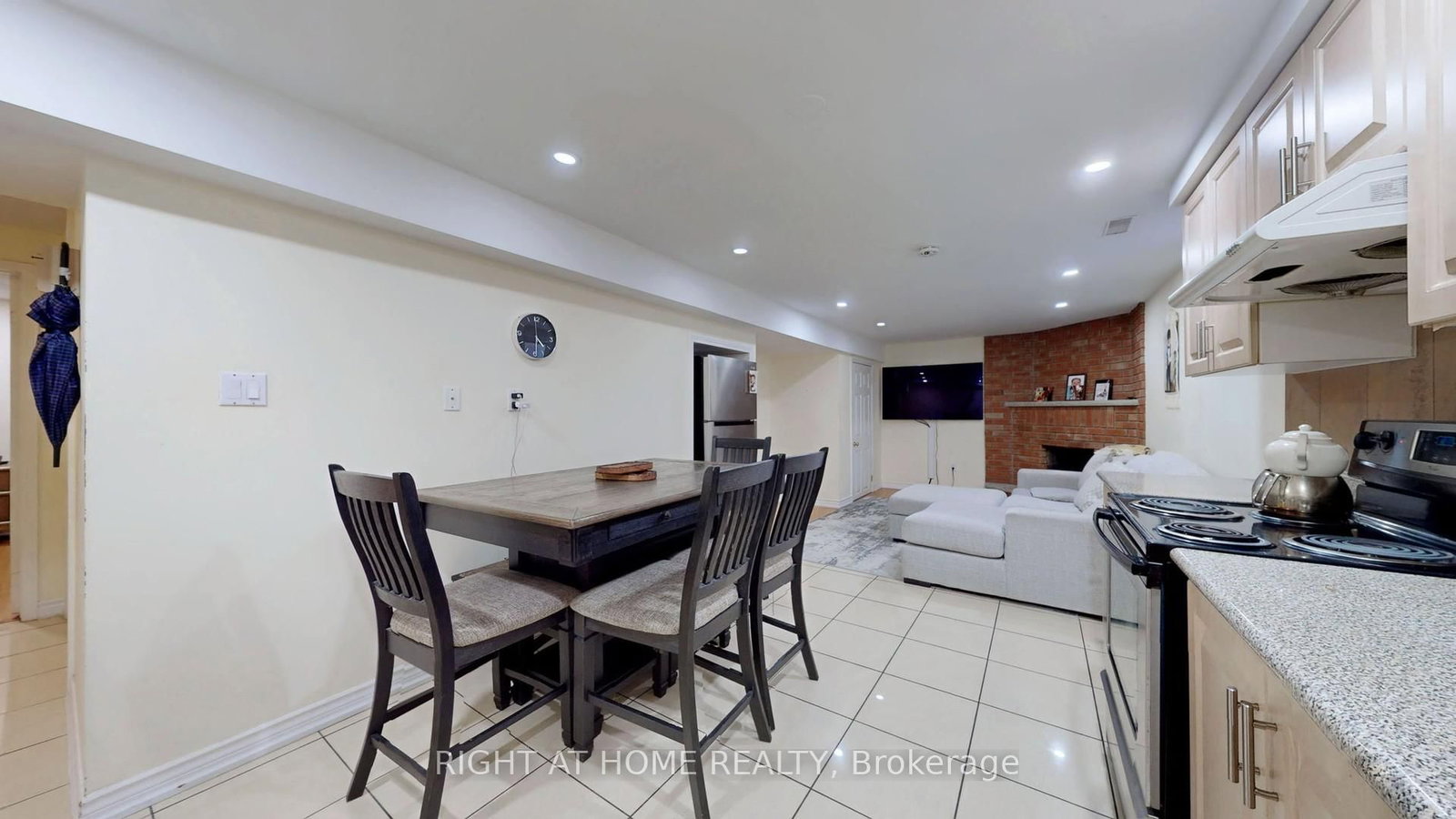 Detached House for sale at 86 Weldrick Road, Richmond Hill, Ontario, L4C 8T7 - Harding - MLS: N12808066