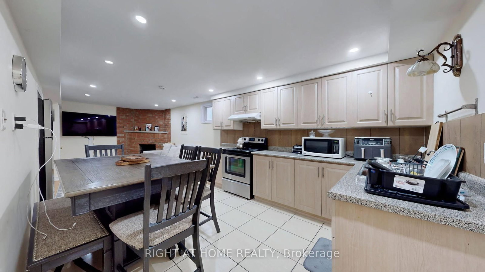 Detached House for sale at 86 Weldrick Road, Richmond Hill, Ontario, L4C 8T7 - Harding - MLS: N12808066