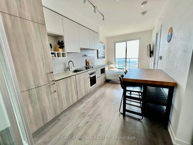 5007 - 950 Portage Parkway