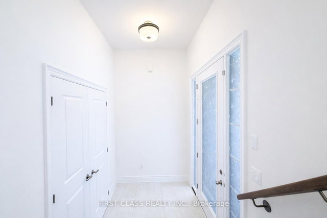 Main - 9382 Bayview Avenue